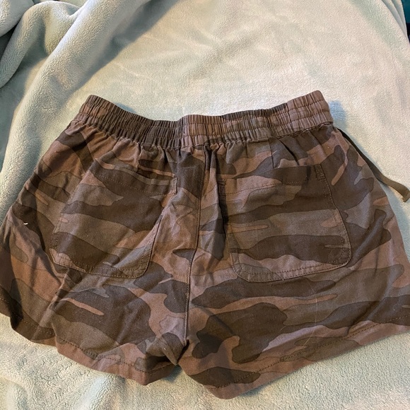 Garage Camo shorts - Picture 3 of 3